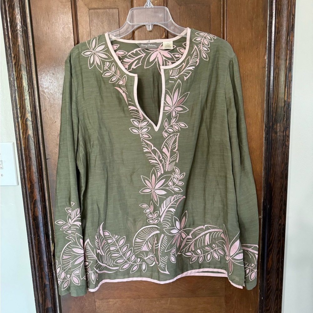 Tommy Bahama woman’s embroidery cotton/silk top size L